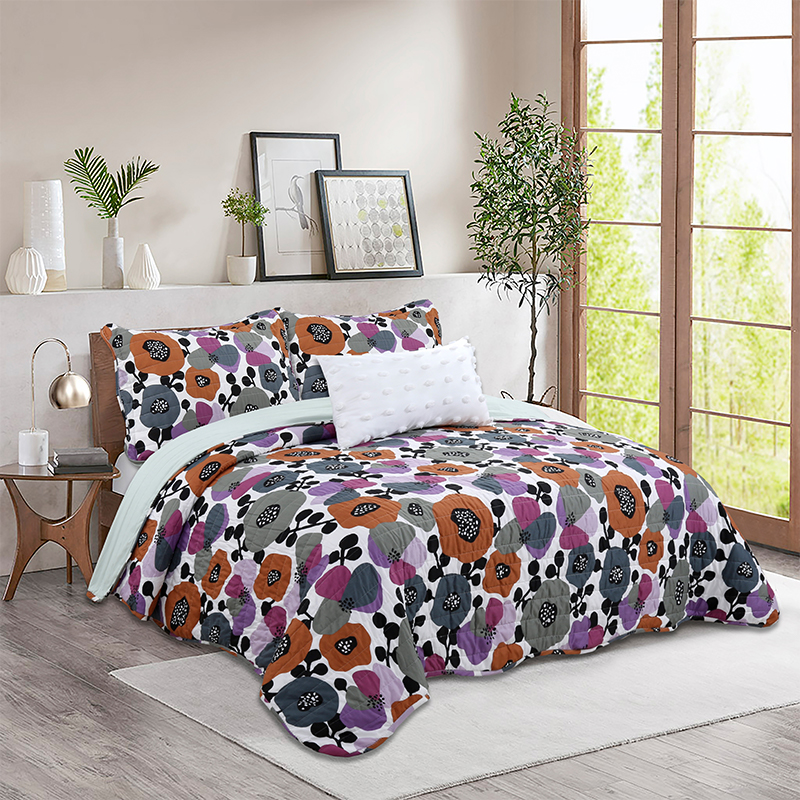 Soft water-washed ultra-fine fiber summer quilt