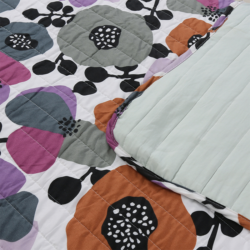 Soft water-washed ultra-fine fiber summer quilt