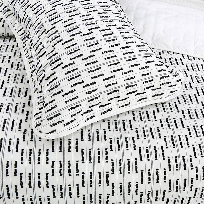 Jacquard tufted winter comforter