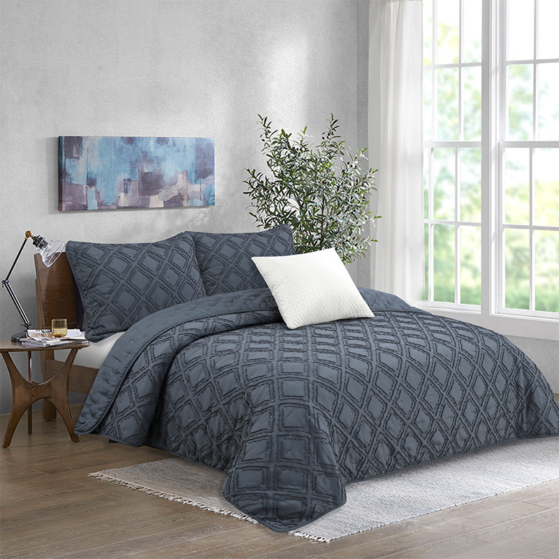 Jacquard tufted winter comforter