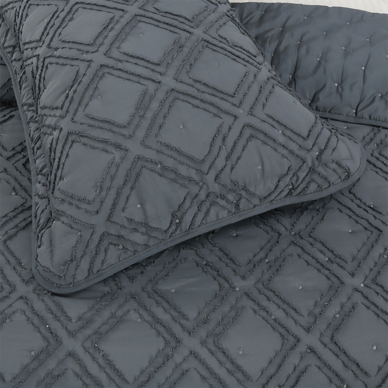 Jacquard tufted winter comforter