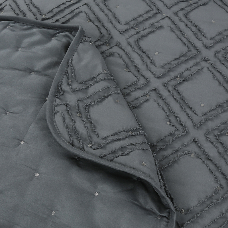 Jacquard tufted winter comforter